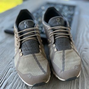 Mens On Cloud Running Shoes size 11